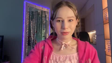 Snapshot of whoisalisa chatting on 01-09-25, 07:10 Alisa online show from 01-09-25, 07:10