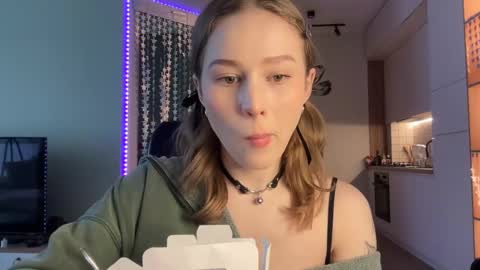 Snapshot of whoisalisa chatting on 01-11-25, 06:56 Alisa online show from 01-11-25, 06:56