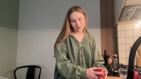 Snapshot of whoisalisa chatting on 01-12-25, 07:00 Alisa online show from 01-12-25, 07:00