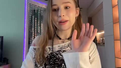 Snapshot of whoisalisa chatting on 01-15-25, 10:06 Alisa online show from 01-15-25, 10:06