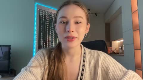 Snapshot of whoisalisa chatting on 01-19-25, 06:42 Alisa online show from 01-19-25, 06:42