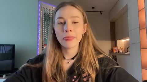 Snapshot of whoisalisa chatting on 01-21-25, 07:04 Alisa online show from 01-21-25, 07:04