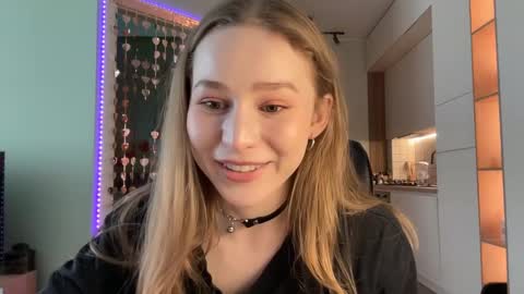 Snapshot of whoisalisa chatting on 02-05-25, 10:08 Alisa online show from 02-05-25, 10:08