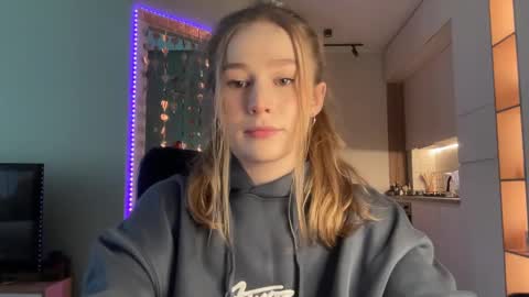 Snapshot of whoisalisa chatting on 02-08-25, 06:54 Alisa online show from 02-08-25, 06:54