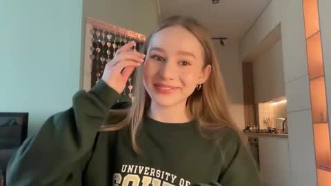 Snapshot of whoisalisa chatting on 02-27-25, 06:40 Alisa online show from 02-27-25, 06:40