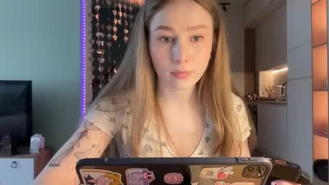 Snapshot of whoisalisa chatting on 03-04-25, 06:47 Alisa online show from 03-04-25, 06:47