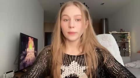 Snapshot of whoisalisa chatting on 09-12-25, 07:41 Alisa online show from 09-12-25, 07:41