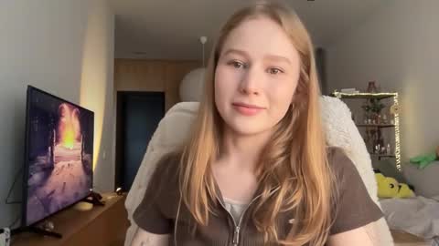 Snapshot of whoisalisa chatting on 09-19-25, 07:32 Alisa online show from 09-19-25, 07:32