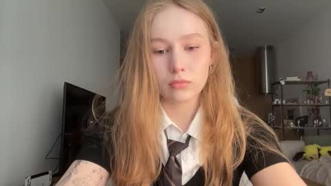 Snapshot of whoisalisa chatting on 10-17-25, 07:44 Alisa online show from 10-17-25, 07:44