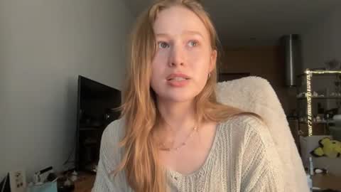 Snapshot of whoisalisa chatting on 06-29-26, 10:15 Alisa online show from 06-29-26, 10:15
