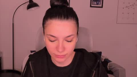 whoislulu online show from 04-14-26, 08:04