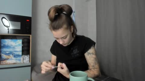 Veronica online show from 11-21-25, 03:54