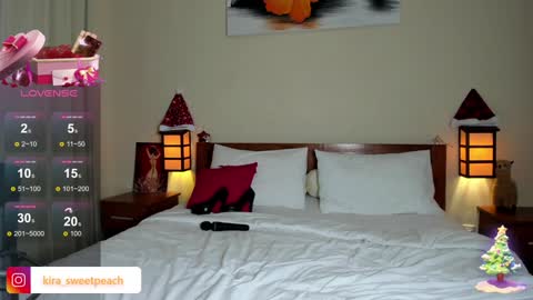 Snapshot of why_not_wmw chatting on 12-25-24, 11:43 KiraPVT is open online show from 12-25-24, 11:43