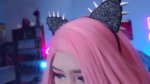 Snapshot of wickedxqueen chatting on 12-14-24, 11:01 Laura online show from 12-14-24, 11:01