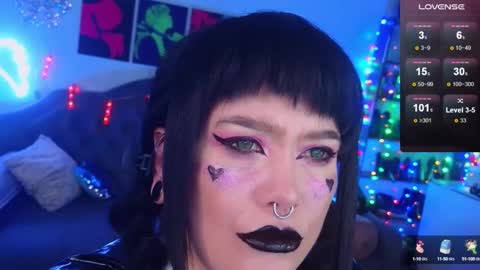 Snapshot of wickedxqueen chatting on 12-20-24, 04:31 Laura online show from 12-20-24, 04:31