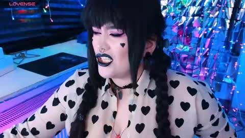 Snapshot of wickedxqueen chatting on 02-23-25, 10:31 Laura online show from 02-23-25, 10:31