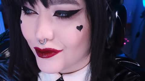 Snapshot of wickedxqueen chatting on 02-28-25, 05:48 Laura online show from 02-28-25, 05:48