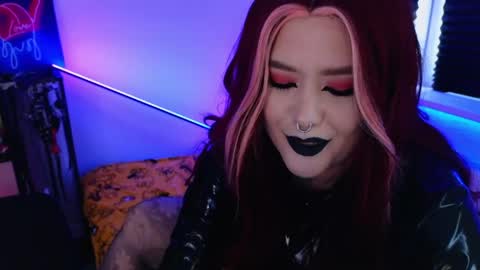 Snapshot of wickedxqueen chatting on 05-23-26, 05:34 Laura online show from 05-23-26, 05:34