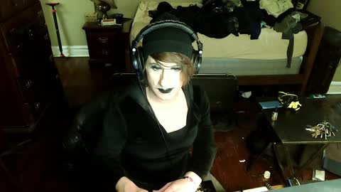Snapshot of wienerlady chatting on 01-12-25, 06:49 Countess of Hotdogs online show from 01-12-25, 06:49
