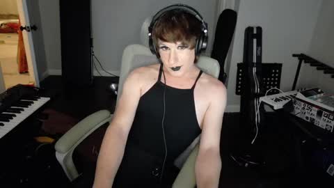 Snapshot of wienerlady chatting on 06-07-26, 02:48 Countess of Hotdogs online show from 06-07-26, 02:48