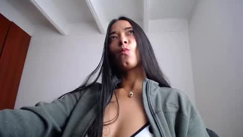 Ilauren online show from 11-25-25, 02:28