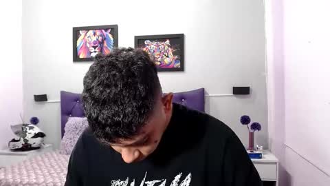 Snapshot of wiilliam_20 chatting on 10-24-25, 01:40 wiilliam online show from 10-24-25, 01:40