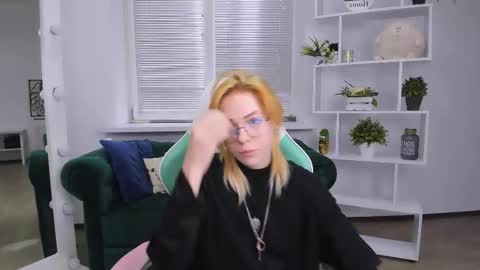 wild_berry_soul online show from 10-17-25, 05:54