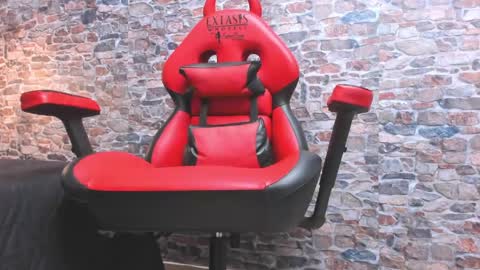 wild_firee_ online show from 05-18-26, 08:47