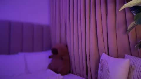 Snapshot of wildkittytrans chatting on 02-14-26, 04:42 CHRISTINE online show from 02-14-26, 04:42