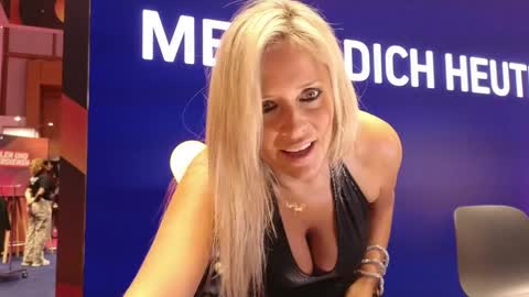 Lili online show from 09-27-25, 09:36