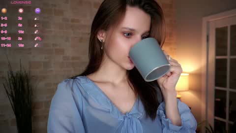 Snapshot of willalwaysloveyouuuuu chatting on 02-08-25, 01:11 Eva online show from 02-08-25, 01:11