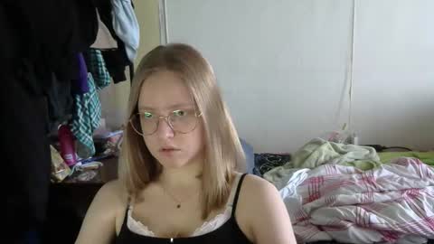 Snapshot of willenasow chatting on 07-17-26, 05:14 Olivia online show from 07-17-26, 05:14