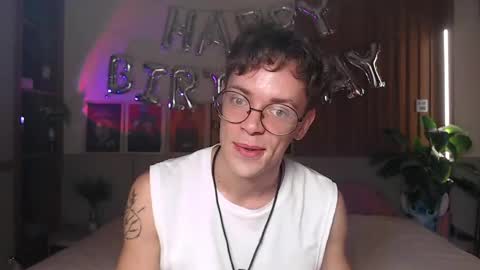 Snapshot of william_henry_a chatting on 05-07-26, 02:22 William online show from 05-07-26, 02:22