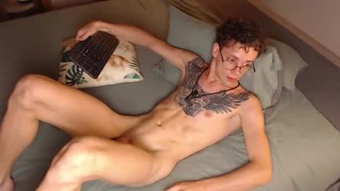 Snapshot of william_henry_a chatting on 05-14-26, 01:07 William online show from 05-14-26, 01:07