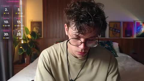 Snapshot of william_henry_a chatting on 06-05-26, 10:32 William online show from 06-05-26, 10:32