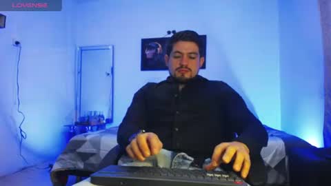 Snapshot of william_steel_ chatting on 06-16-26, 11:35 William Steel online show from 06-16-26, 11:35