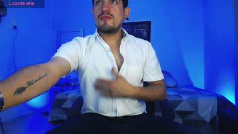 Snapshot of william_steel_ chatting on 06-17-26, 11:23 William Steel online show from 06-17-26, 11:23