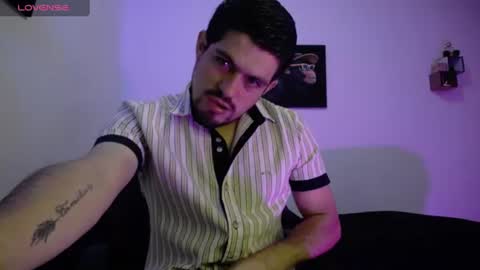 Snapshot of william_steel_ chatting on 06-25-26, 11:37 William Steel online show from 06-25-26, 11:37