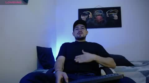 Snapshot of william_steel_ chatting on 07-05-26, 01:07 William Steel online show from 07-05-26, 01:07