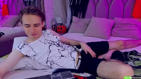 William online show from 10-25-25, 03:14