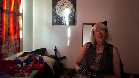 Snapshot of willlohne5 chatting on 10-19-25, 10:10 Ville Lohner online show from 10-19-25, 10:10