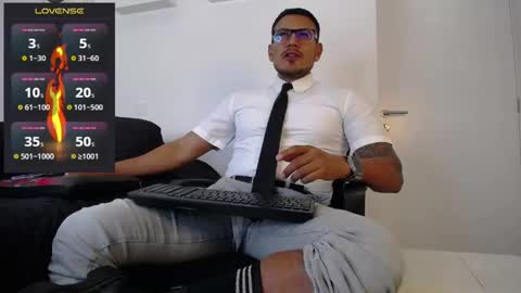 Snapshot of willsandler1 chatting on 05-12-26, 06:38 Will Sandler online show from 05-12-26, 06:38