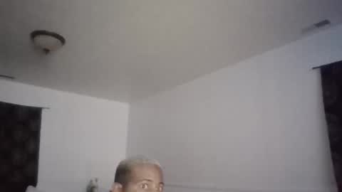 Snapshot of wilmer1915 chatting on 09-15-25, 04:45 elmejorhombre online show from 09-15-25, 04:45