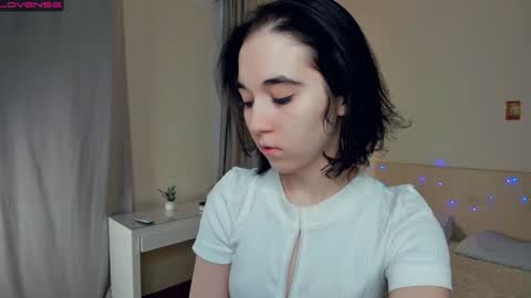 Snapshot of wine_on_lips chatting on 01-12-25, 07:11 Amalia and Mia online show from 01-12-25, 07:11