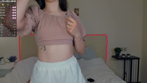 Snapshot of wine_on_lips chatting on 01-28-25, 07:11 Amalia and Mia online show from 01-28-25, 07:11