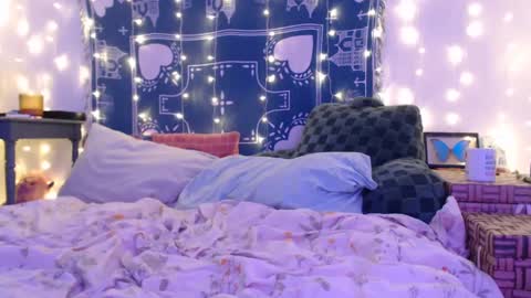 Eevie online show from 12-05-24, 05:59