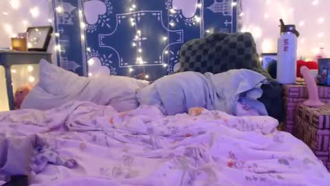 Eevie online show from 01-01-25, 05:22