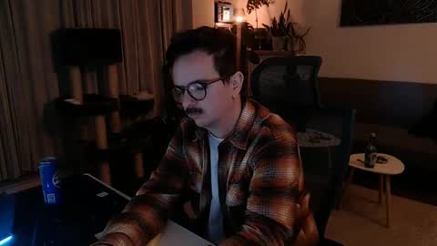 Snapshot of winnydepooh chatting on 02-17-25, 06:15 cream36 online show from 02-17-25, 06:15