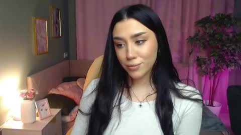 Snapshot of winonna_ryder chatting on 03-18-26, 07:44 Lola online show from 03-18-26, 07:44