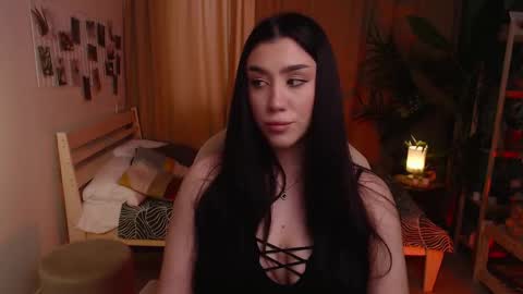 Snapshot of winonna_ryder chatting on 03-19-26, 07:56 Lola online show from 03-19-26, 07:56